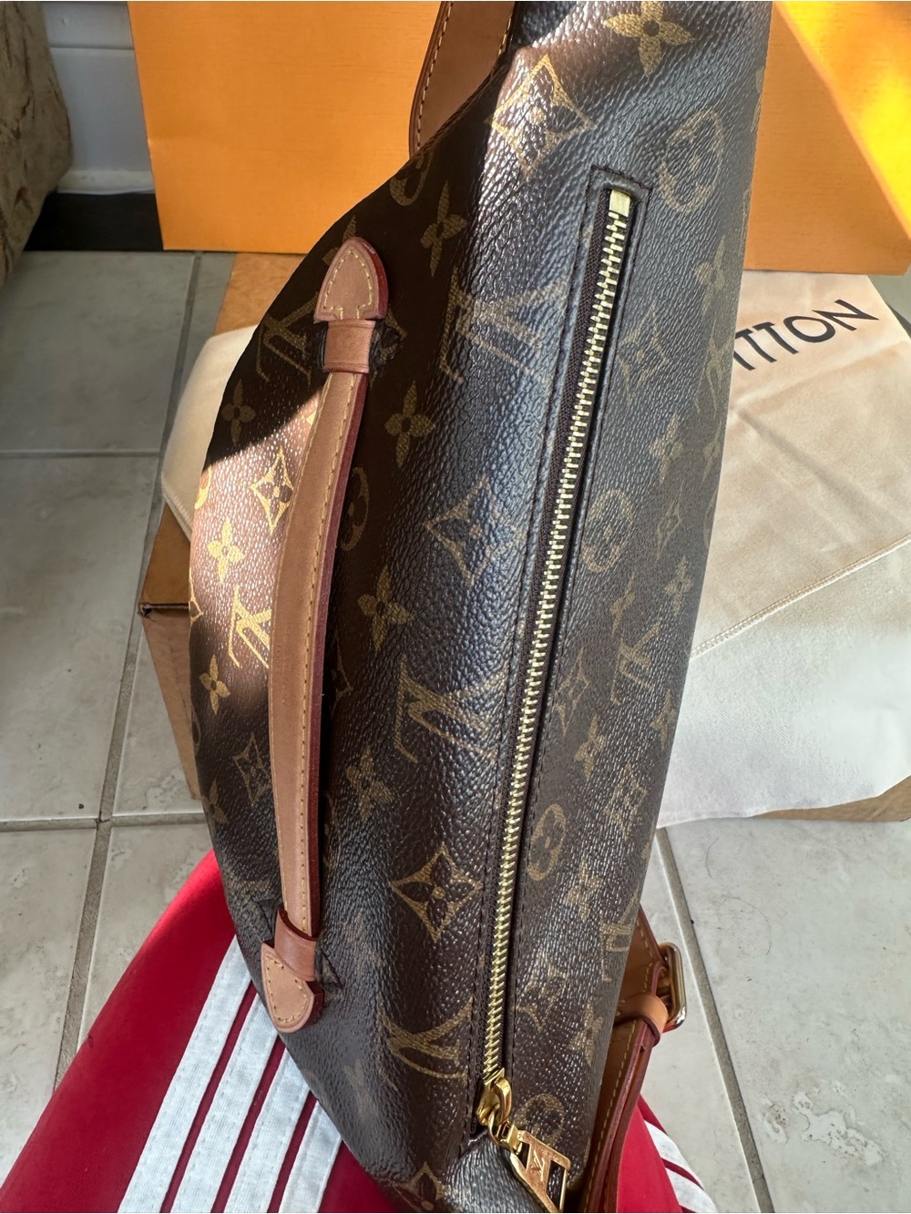 ✨Louis Vuitton Monogram Original Bumbag in Brown and Tan- Great Condition✨ - Picture 14 of 15